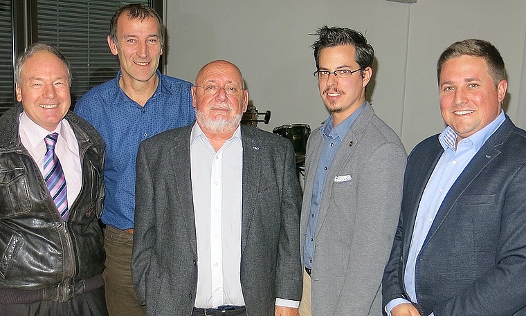 Der Gemeinderat mit Markus Hugi, Anton Möckel, Hans Ulrich Reber, Lukas Wopmann und Nico Kunz (von links) orientierte im Hinblick auf die Gemeindeversammlung.Foto: bha