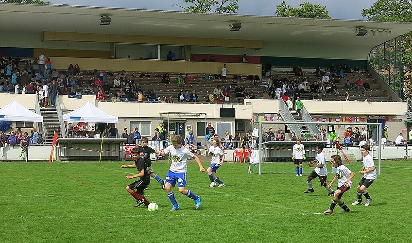 Über 700 Fussballer standen im Stadion Altenburg im Einsatz.

