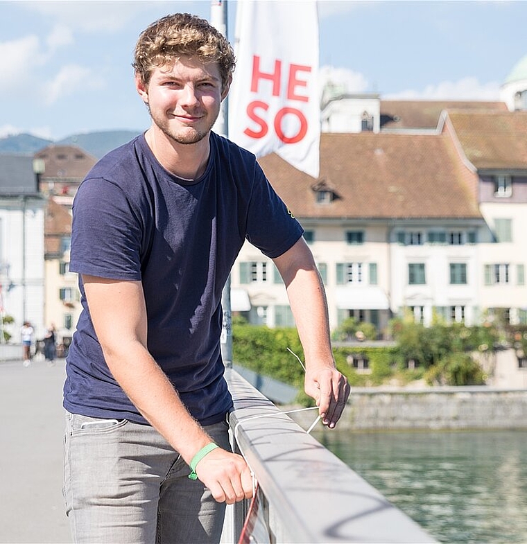 Florian Grüter <em>arbeitet im Werbeteam des «Circus Monti» und hängt Plakate in der ganzen Schweiz auf. Barbara Scherer</em>