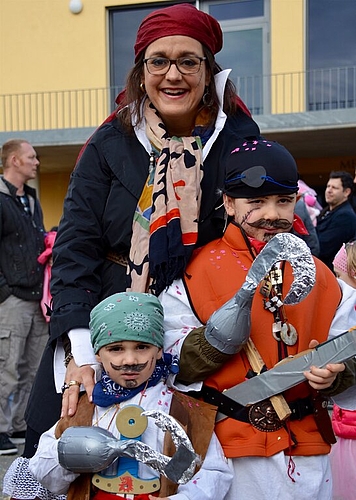 Würenloser Piraten: Mutter Sandra Rocchetti mit Ilario (l.) und Erio. Fotos: sw
