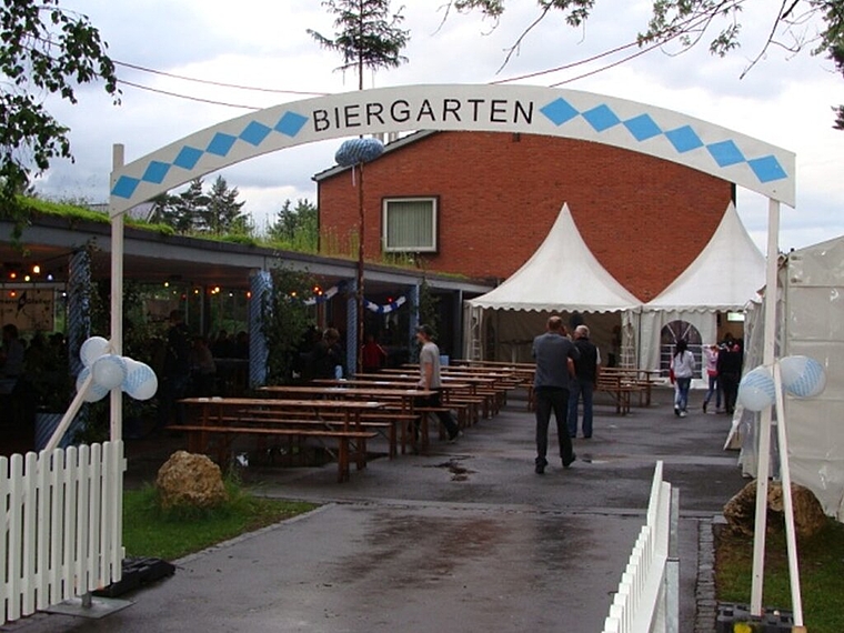 Der STV Spreitenbach lädt zu selbst gemachten Pizzen in den Biergarten ein. Foto: zVg
