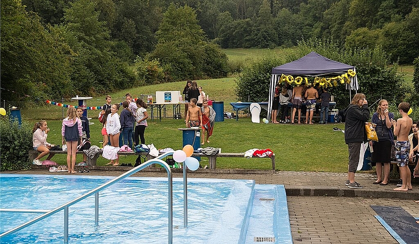 Die Poolparty <em>im Meierbädli hat der Elternverein organisiert.</em>
