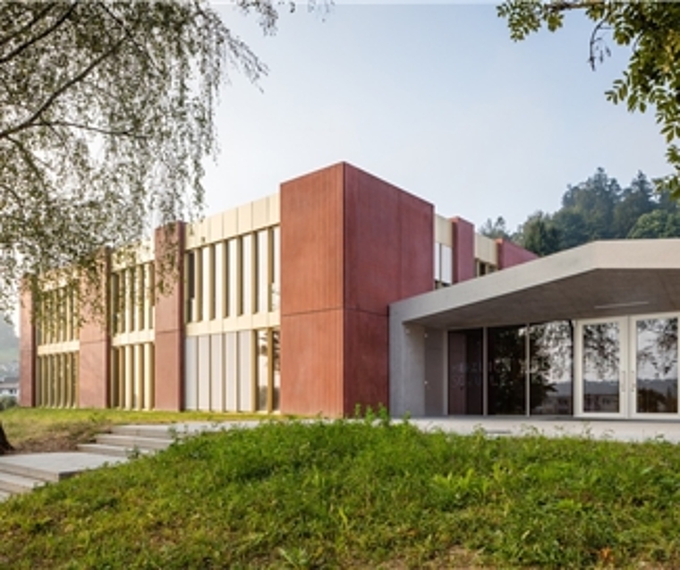 Vor einem Jahr wurde der Neubau des Schulhauses Zelgli in Betrieb genommen. zVg
