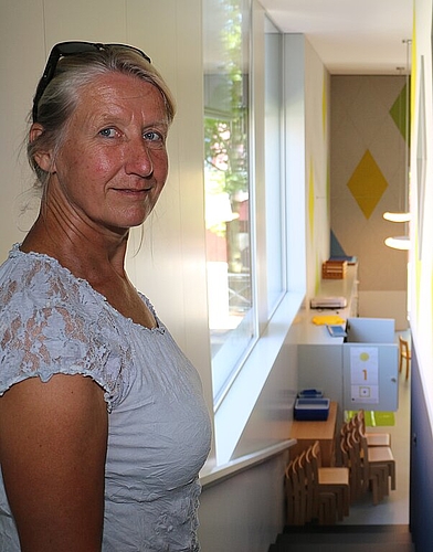 Schulleiterin Renate Baschek im neuen Kindergarten.
