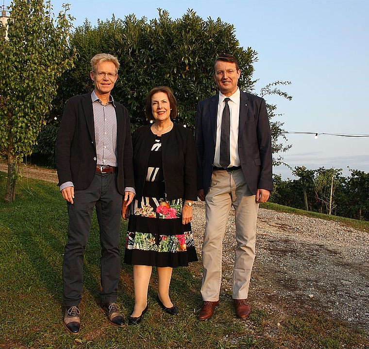 Von links: Consuleo Senn (Präsident der FDP Würenlos), Christine Egerszegi (Präsidentin Eidg. BVG-Kommission) und SVP-Nationalrat Thomas Burgherr beim Bickgut in Würenlos.Sibylle Egloff