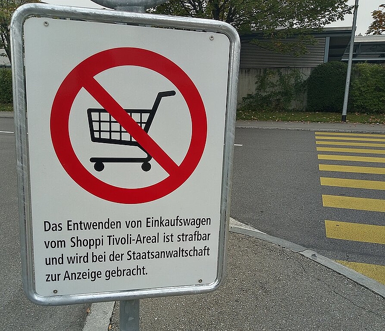 Die «Wägeli» dürfen nicht mehr vom Shoppi-Gelände entfernt werden. (bsc/ AZ Archiv)