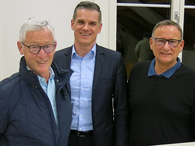 An der Polit-Info orientierten die Gemeinderats-Mitglieder Jürg Lienberger,Patrick Bellini und Werner Scherer (von links) über Aktuelles aus Killwangen.Foto: bha