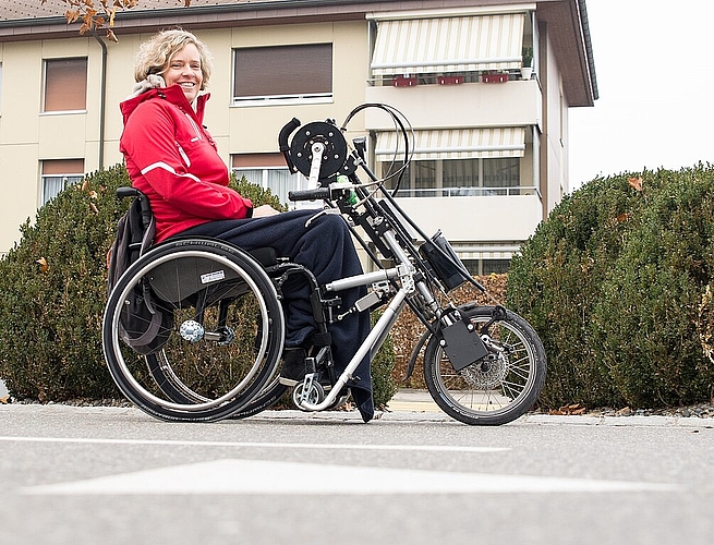 In Wettingen <em>ist Karin Suter-Erath oft mit ihrem Rollstuhl-Bike unterwegs. (Barbara Scherer)</em>
