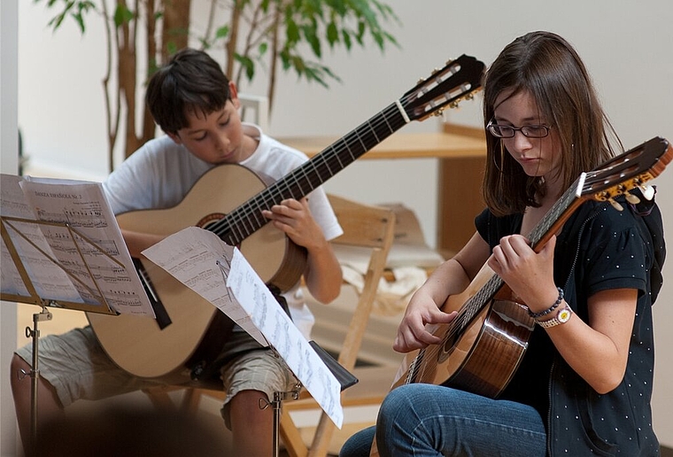 Umrahmt werden die Geschichten musikalisch von Schülerinnen und Schülern der Musikschule. Foto: zVg