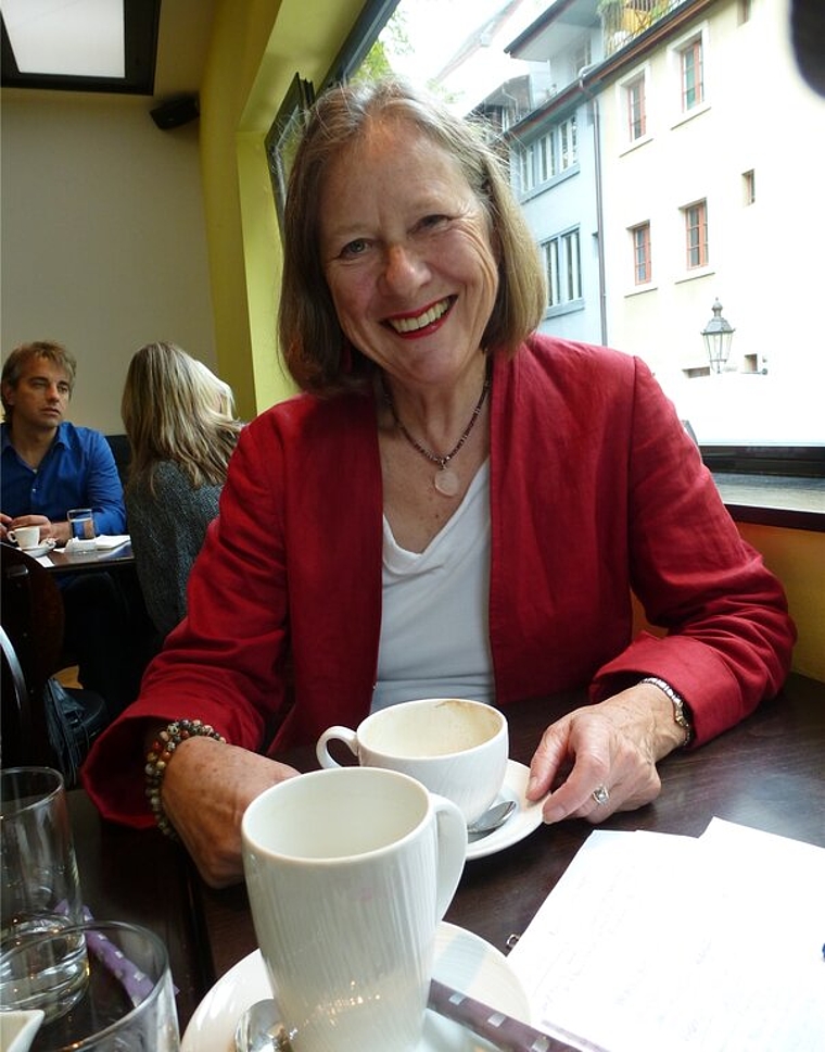 Die pensionierte Sozialdiakonin Erika Steiner erzählt bei einem Kaffee von ihrem Leben und ihren Plänen. Foto: ll