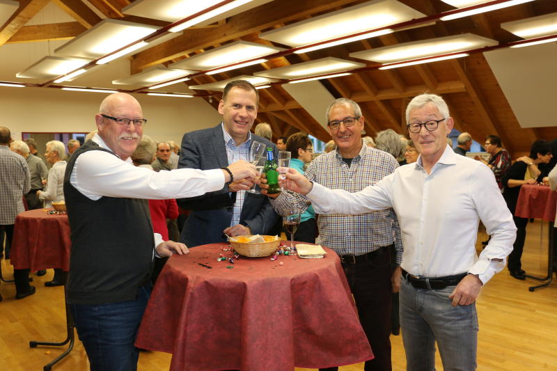 Gemeinderäte Hanspeter und Markus Schmid, Walti Hubmann und Jürg Lienberger.