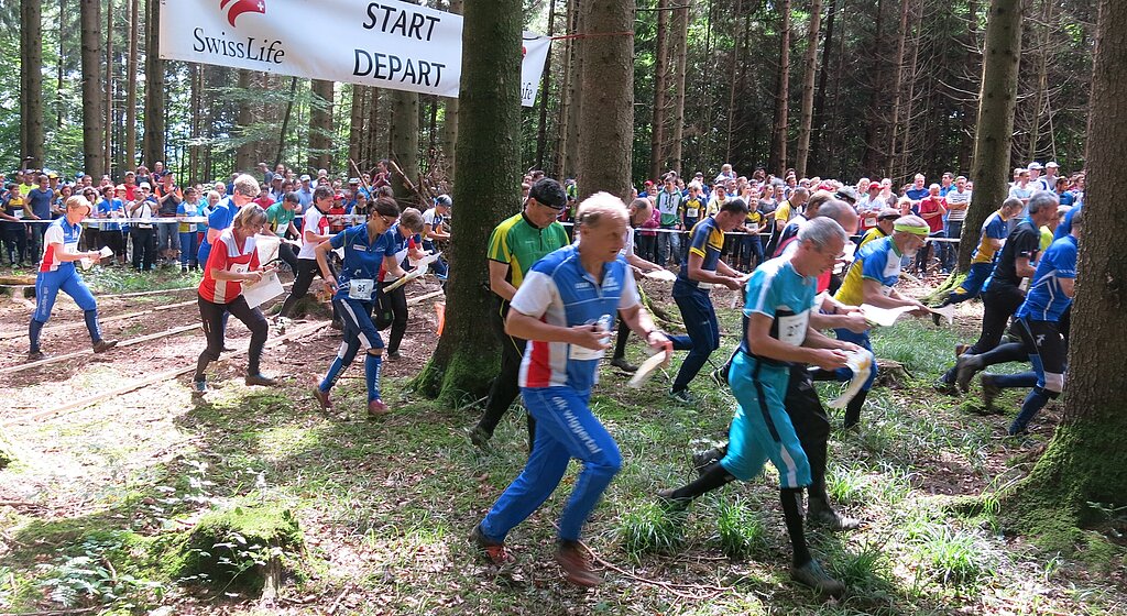 Über 1000 Läuferinnen und Läufer waren an der Staffel-OL-Schweizer-Meisterschaft am Start.Fotos: bha
