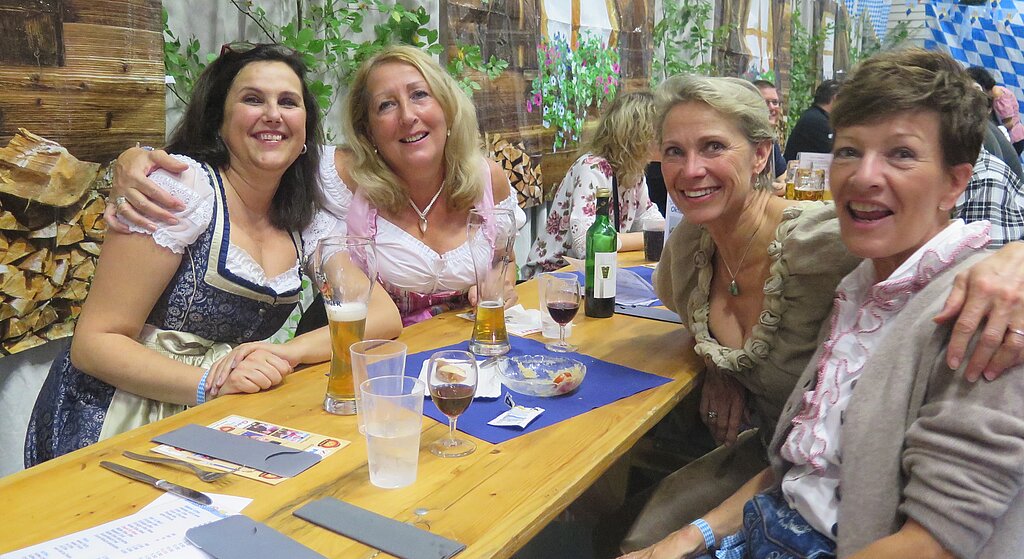 Sind Oktoberfestfans: <em>Claudia, Gerti (l.), Karin und Regula (r.).</em>
