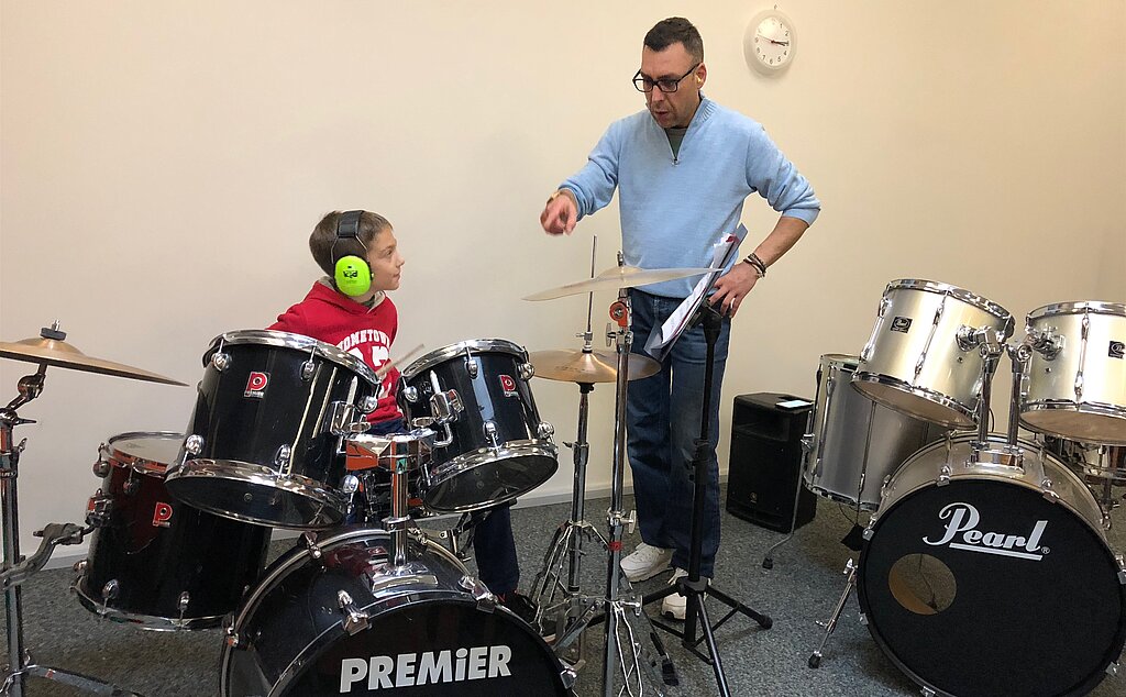 Gianfranco Gallo <em>unterrichtet Schlagzeug für den Verein. (zVg)</em>