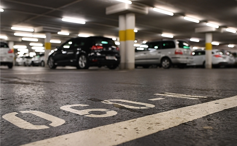 Die Gebührenpflicht<em> für Kundenparkplätze wird weiterhin über das Baubewilligungsverfahren auferlegt.</em><em>AZ Archiv</em>