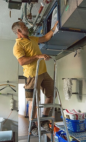 Lüftungsfilter <em>wird gewechselt.</em>
