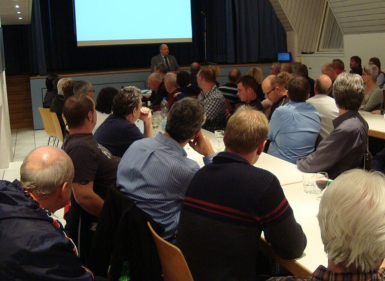 Die Bevölkerung von Spreitenbach informierte sich über aktuelle Themen. Foto:on
