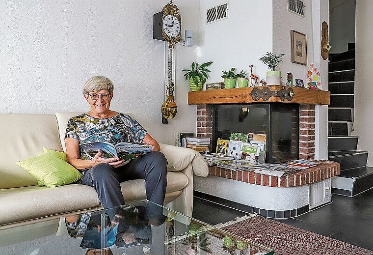 Margrit Wahrstätter im Wohnzimmer ihres Hauses in Wettingen, wo sie zweimal zehn Tage in Quarantäne war. Gaby Kost