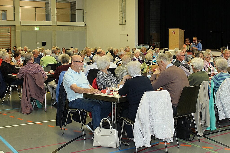 134 Würenloser Senioren nahmen am Mittagessen teil. Beim Ausflug sind es jeweils 80 bis 90 Personen. Rahel Bühler