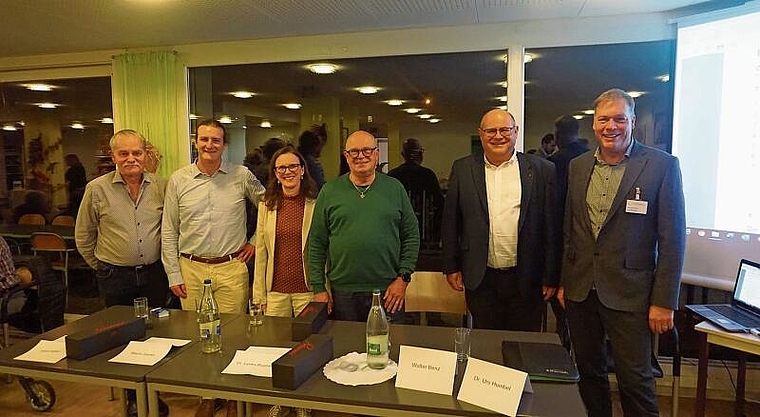 Die zukünftigen Stiftungsräte und der Geschäftsführer von links: Josef Höfler, Mauro Santin, Lenka Bugliani, Walter Benz, Urs Humbel und Thomas Zeller. Sie haben ihr Ziel erreicht . Rinaldo Feusi