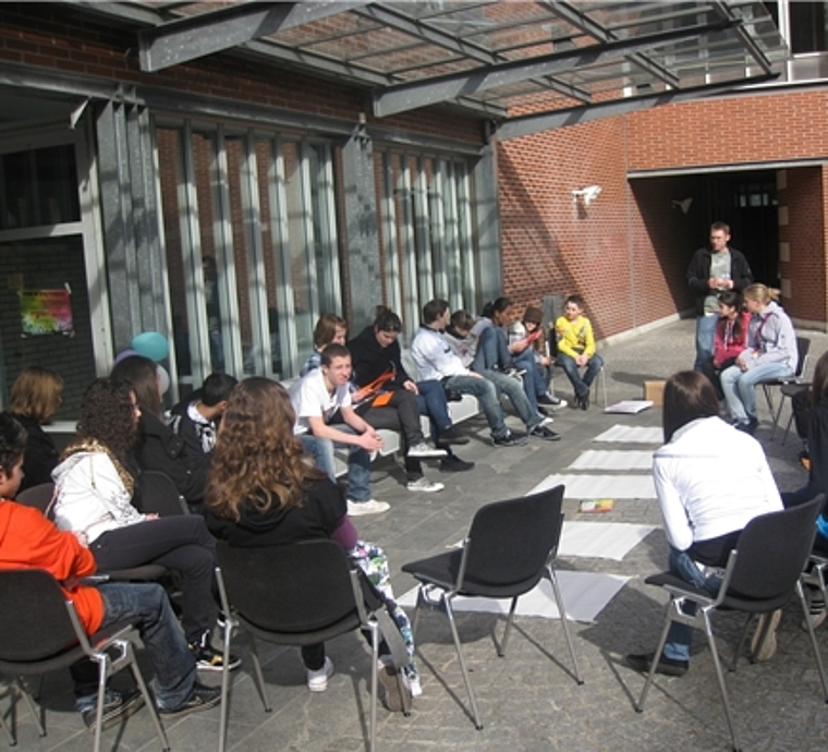 Am Mitwirkungstag 2010 diskutierten die Teilnehmenden über eine Tanzgruppe. Foto: zVg
