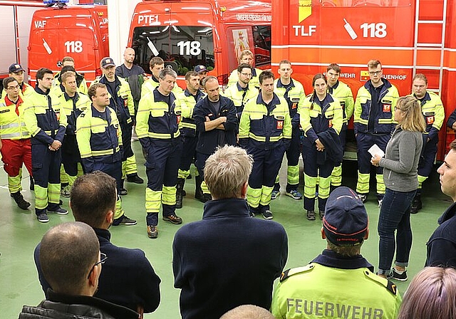 Vizeammann Petra Kuster Gerny nach der Einsatzübung im Feuerwehrkommando. (Melanie Bär)