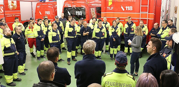 Vizeammann Petra Kuster Gerny nach der Einsatzübung im Feuerwehrkommando. (Melanie Bär)