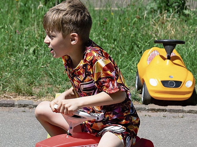 Bobby-Car-Fahrt beim 4X4-Parcours.