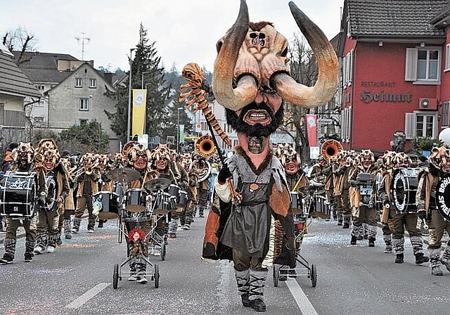 Die Bräusi-Vögel mit neuem Kostüm am Dietiker Kinderumzug am 28. Januar. zVg
