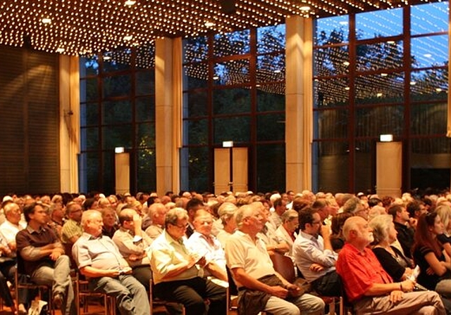 Bevölkerung nahm zahlreich an der Informationsveranstaltung im Tägi teil.Foto: bär