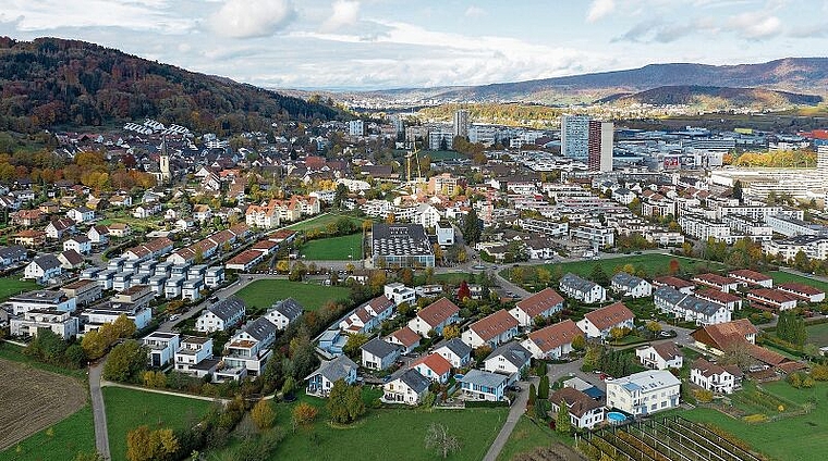 Im Jahr 1124 taucht «Spreitenbachin» das erste Mal in einer Urkunde auf. Ende 2020 wohnen 12 093 Menschen in der Gemeinde. CH Media/Severin Bigler/Archiv