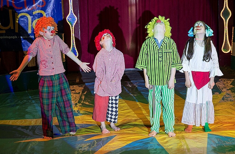 Die Clowns <em>sorgen für Lacher zwischen den Nummern.</em>

