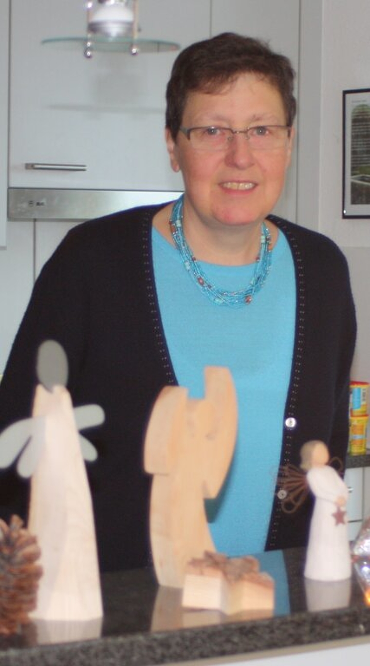 Barbara Marti organisiert Feier.bär