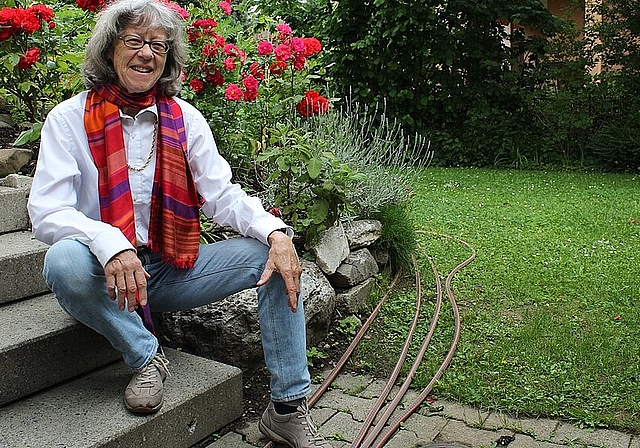 Marie Louise Reinert in ihrem Garten: «Wettingen bezeichnet sich als Gartenstadt. Da müssen wir deren reale Existenz auch in Zukunft sichern.» Rahel Bühler