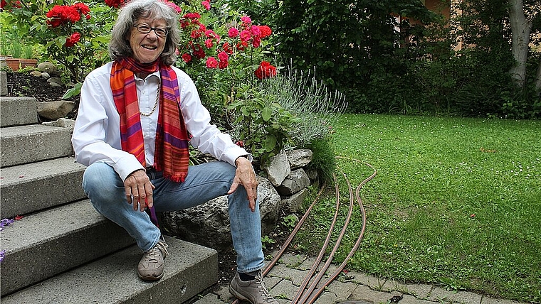 Marie Louise Reinert in ihrem Garten: «Wettingen bezeichnet sich als Gartenstadt. Da müssen wir deren reale Existenz auch in Zukunft sichern.» Rahel Bühler