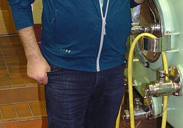 Meinrad Steimer in seinem Weinkeller an der Rebbergstrasse in Wettingen. Rahel Bühler