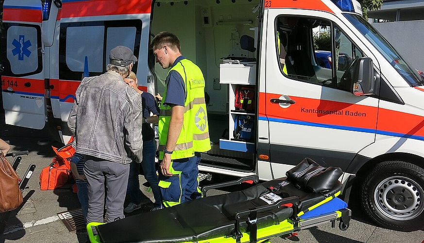 Auch der Rettungsdienst vom Kantonsspital Baden war vor Ort.
