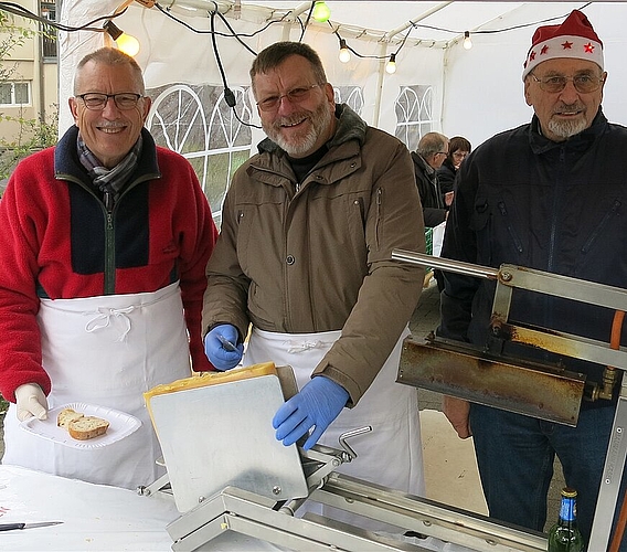 Der Männerchor bot erstmals Raclette an.