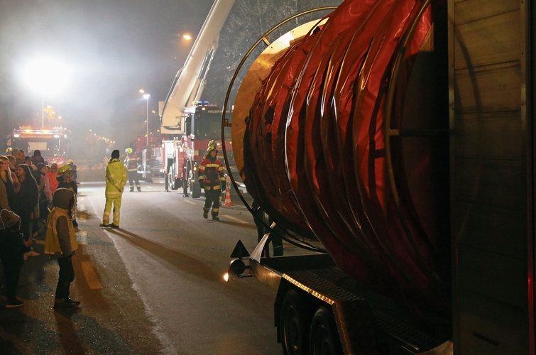 Ölsperre-Einsatz: Auf dem Weg zum Brunnen im Brühlpark. Melanie Bär