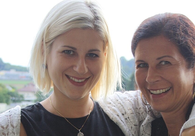 Larissa und Monica Angelini verbindet nicht nur die Familie, sondern auchdas Singen auf der Bühne.Foto: se