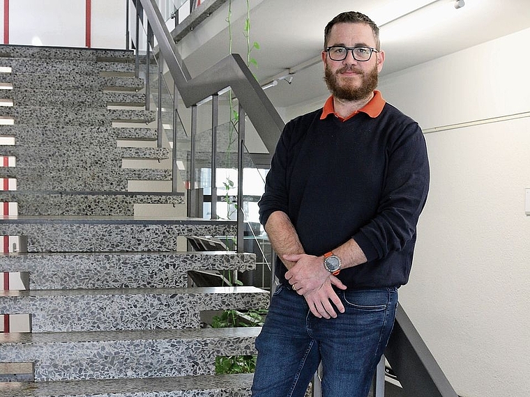 Tobias Baumgartner am Montagmittag im Neuenhofer Gemeindehaus, wo er nach seiner Wahl als Gemeindeammann zwei Tage pro Woche arbeitet. Melanie Bär