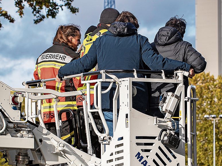Wer wollte, konnte mit der Drehleiter hoch hinaus. Wer wollte, konnte mit der Drehleiter hoch hinaus.