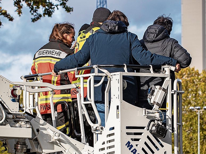 Wer wollte, konnte mit der Drehleiter hoch hinaus. Wer wollte, konnte mit der Drehleiter hoch hinaus.