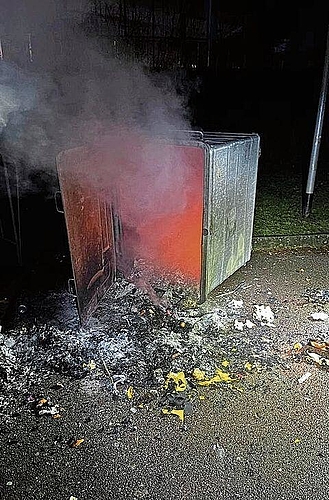 Spreitenbach: Container brennt. Repol