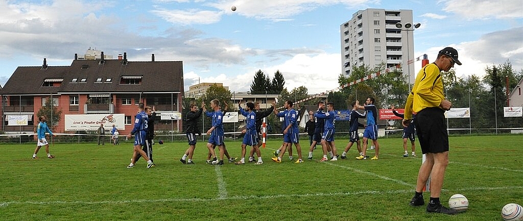 Im Jubiläumsjahr war der STV Spreitenbach Organisator einer offiziellen Nationalliga-A-Runde während des Faustball-Dorfturniers. Fotos: zVg
