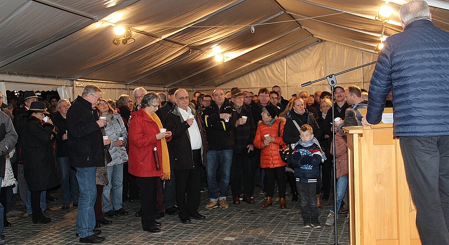 Auch heuer gut besucht: Der Apéro am 1. Januar auf dem Zentrumsplatz.