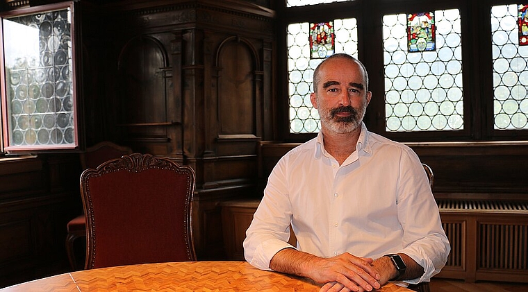 Paul Zübli in der Winterabtei, die ihm als Kantonsschulrektor zur Verfügung steht.Foto: bär