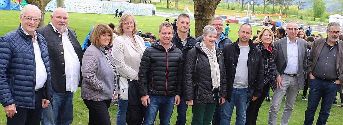 Behörden<em> der Partnerstadt Nerenstetten mit dem Gemeinderat im Tägi.bär</em>