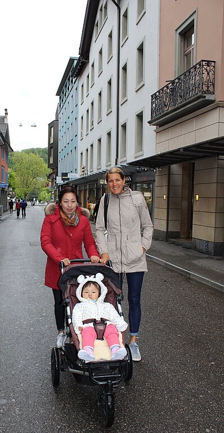 Oft gemeinsam in Baden unterwegs: Jamyang Bülotsong mit Tochter Tenzin und Co-Pilotin Claudia Schwarz.Rahel Bühler