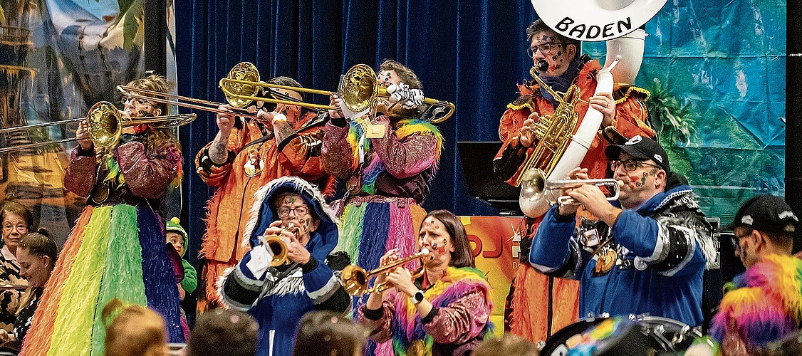 Die Kappi-Clique heizt dem Kinderball richtig ein.Roger Egloff